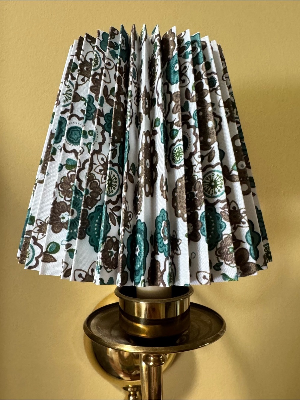 Set of 2 Retro Mod Floral Pleated Clip-On Lampshade